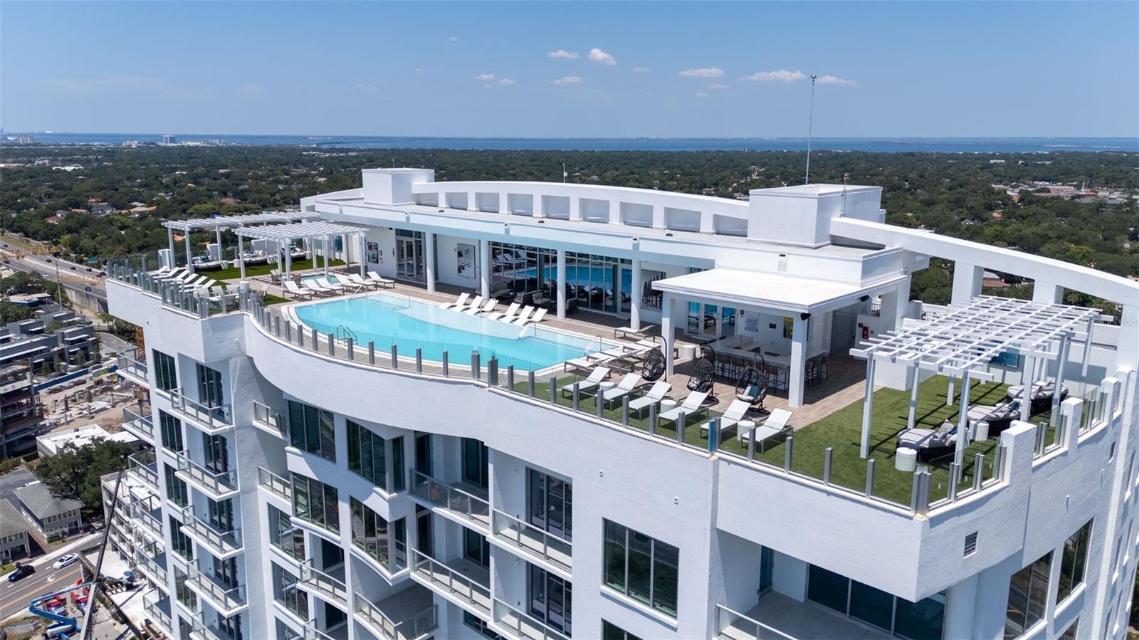 ALTURA BAYSHORE - Residential