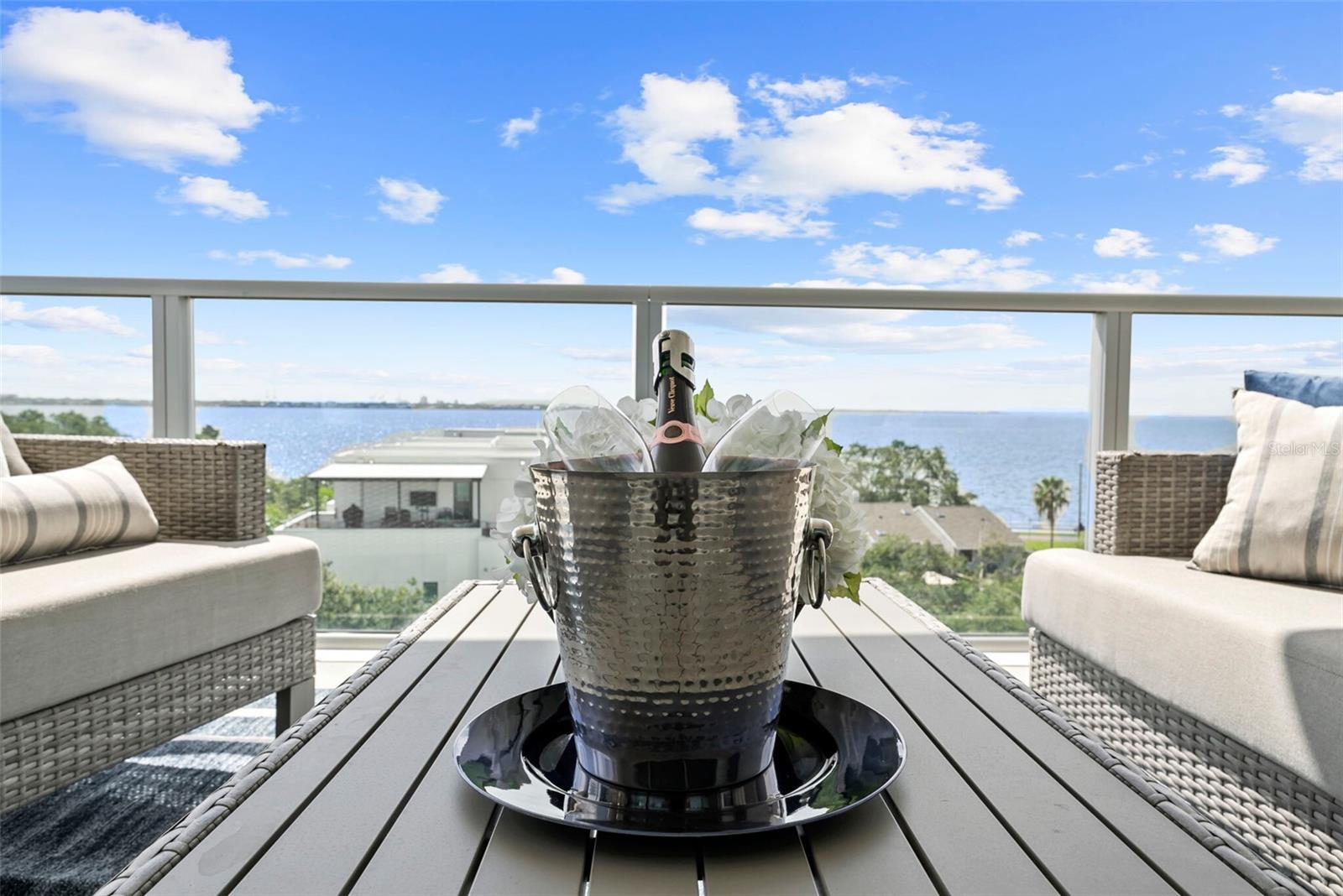 ALTURA BAYSHORE - Residential