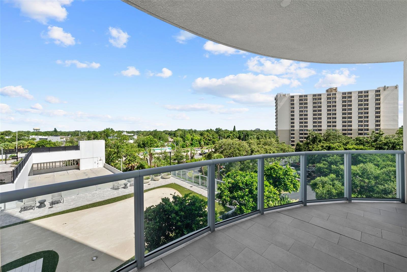 ALTURA BAYSHORE - Residential