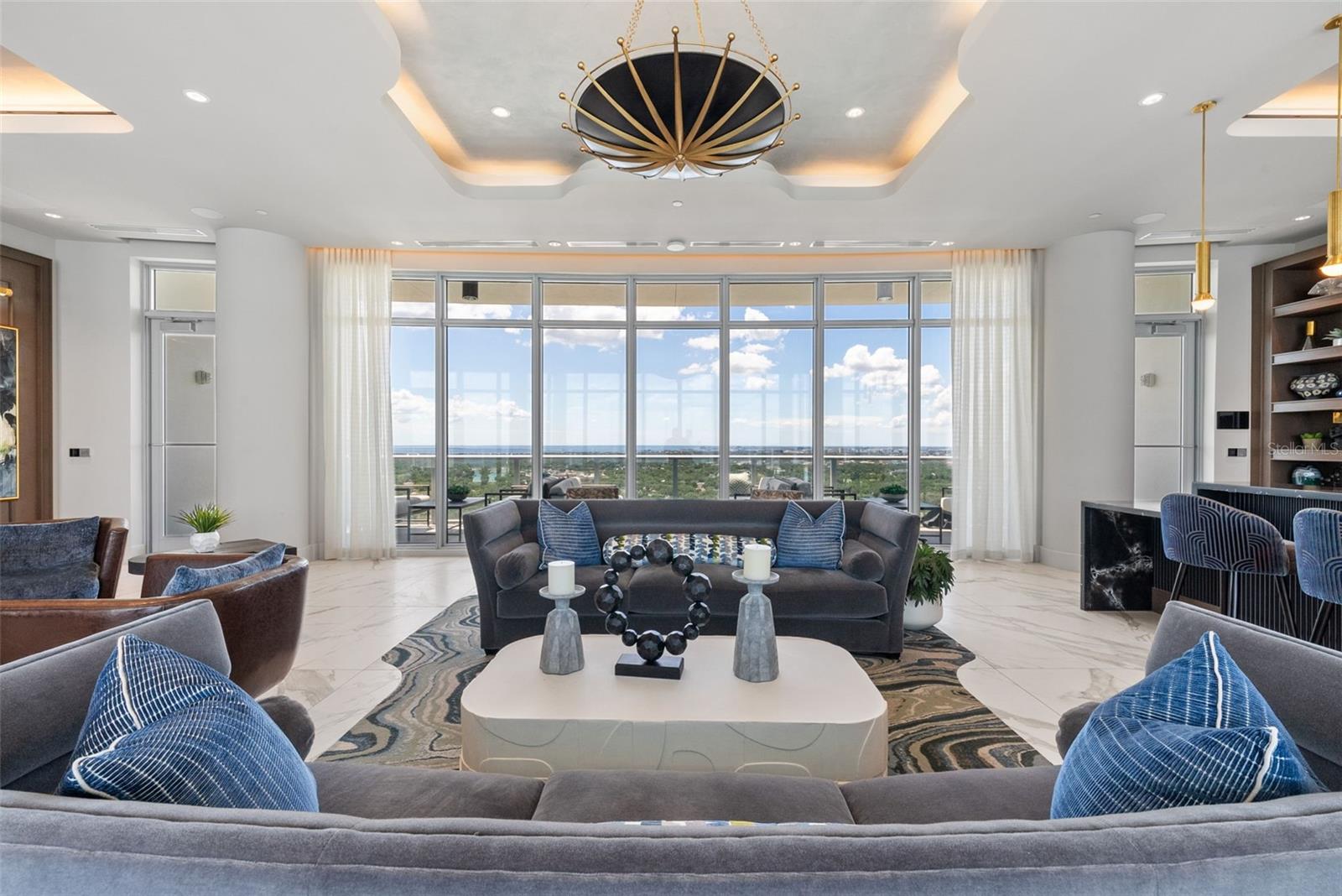 ALTURA BAYSHORE - Residential