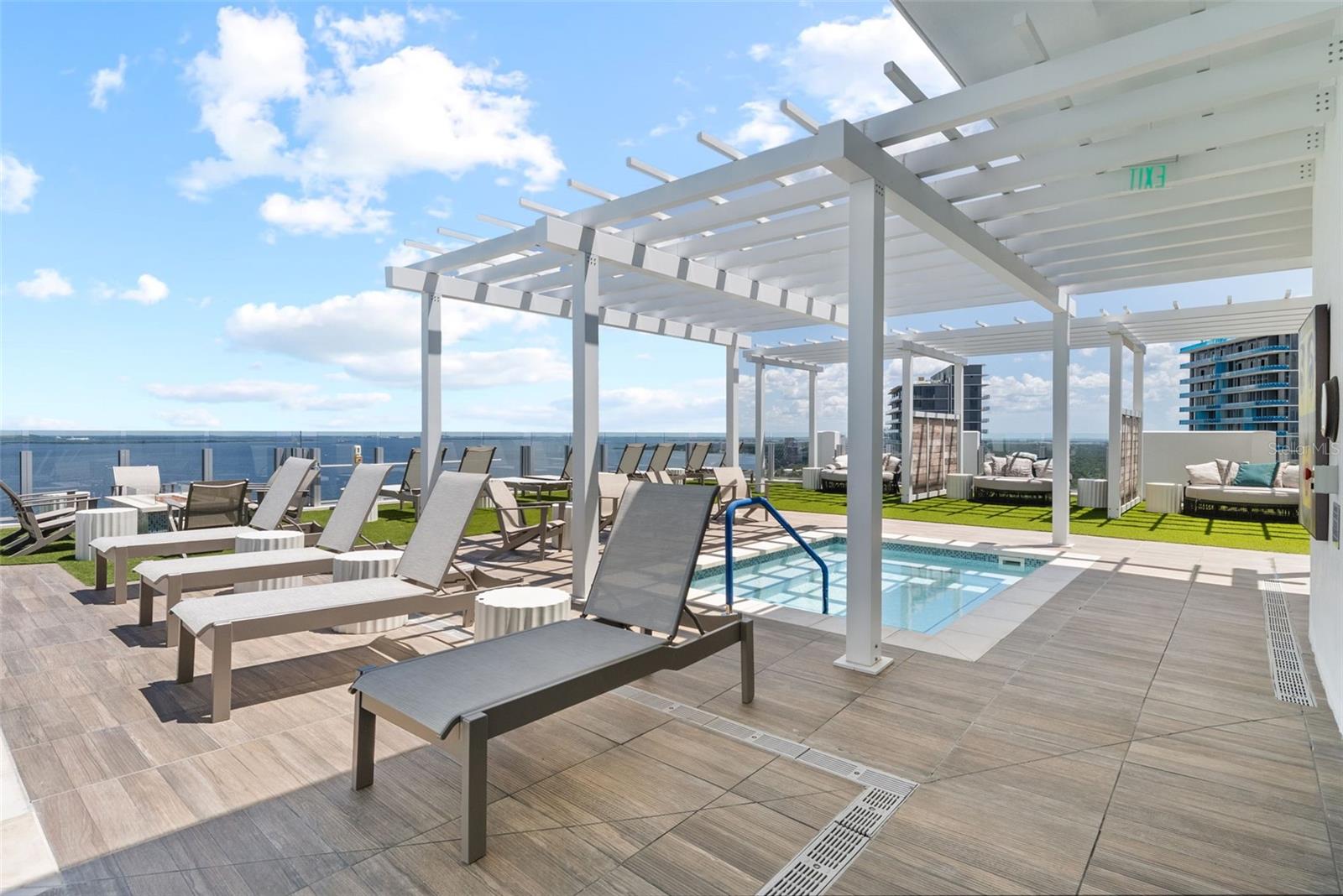 ALTURA BAYSHORE - Residential