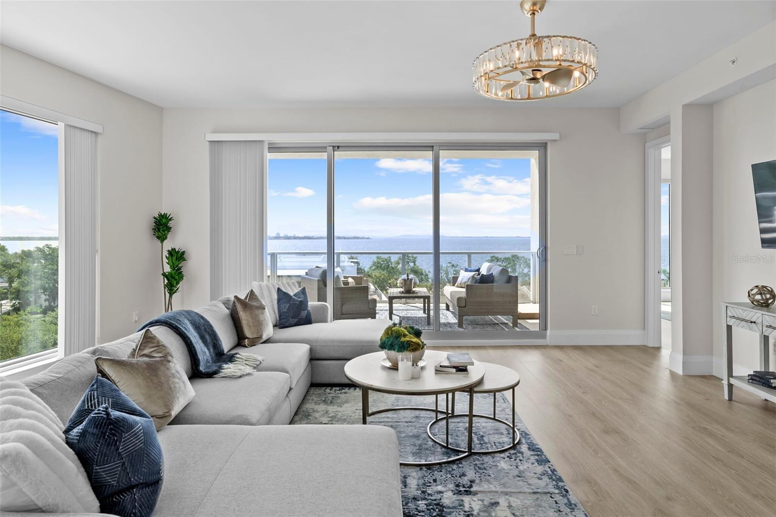 ALTURA BAYSHORE - Residential