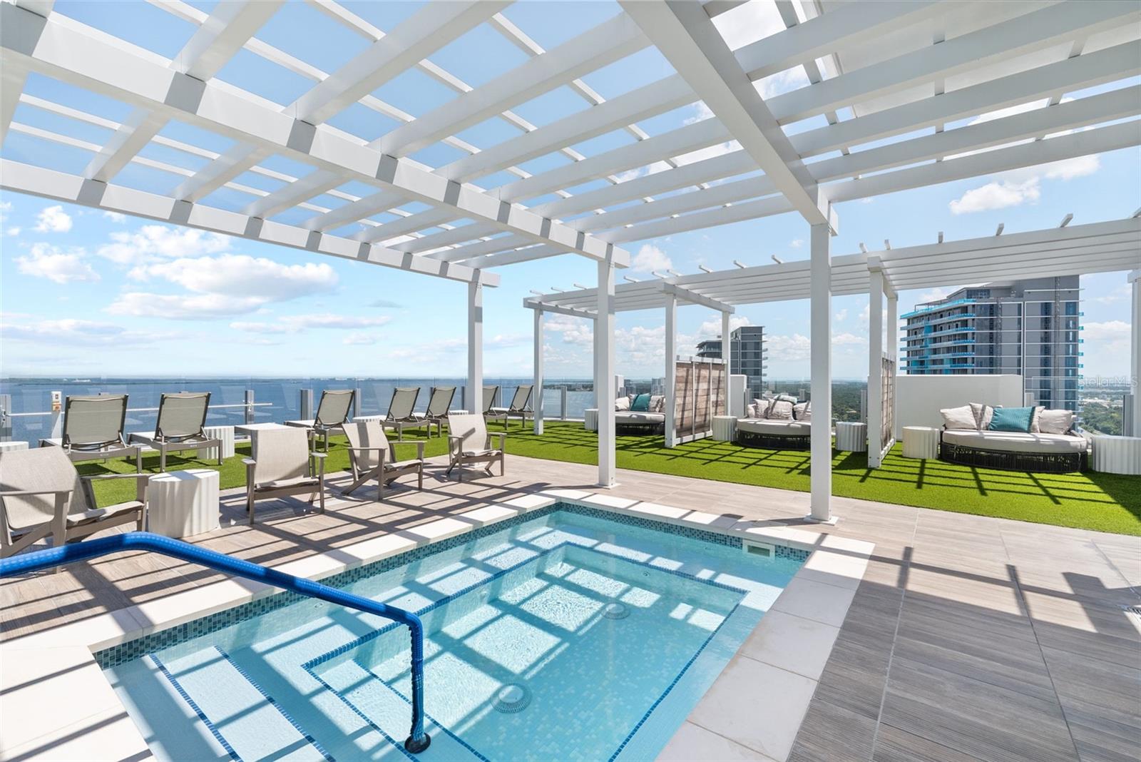 ALTURA BAYSHORE - Residential