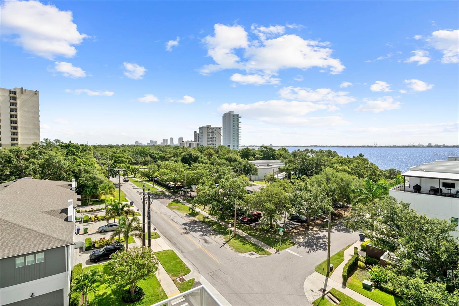 ALTURA BAYSHORE - Residential