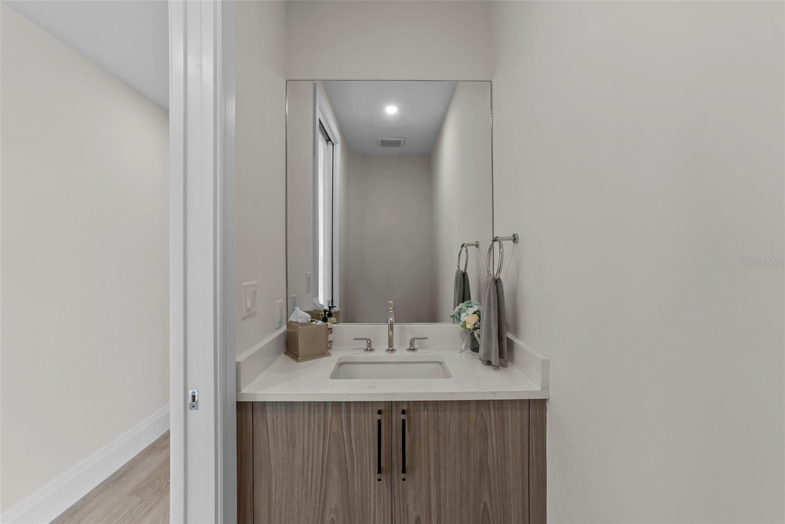 ALTURA BAYSHORE - Residential