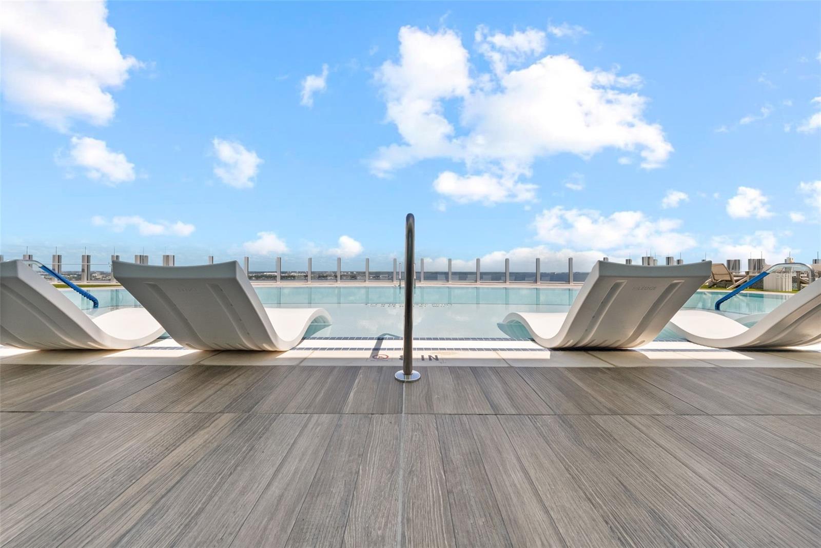 ALTURA BAYSHORE - Residential