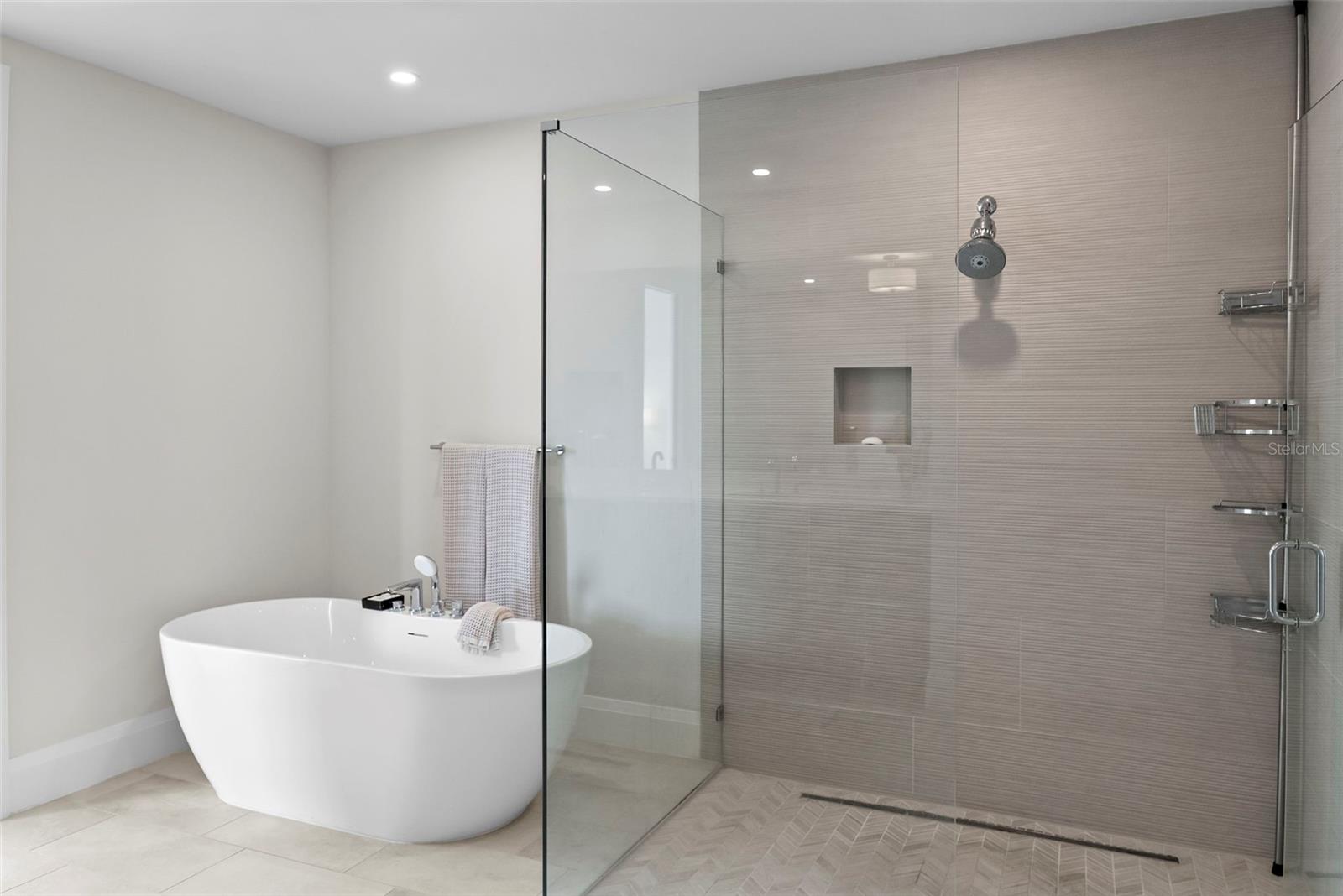 ALTURA BAYSHORE - Residential