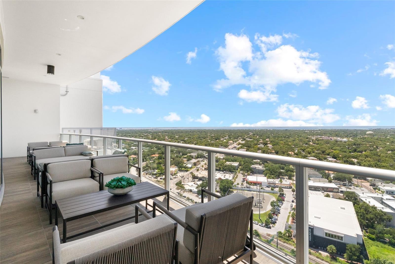 ALTURA BAYSHORE - Residential