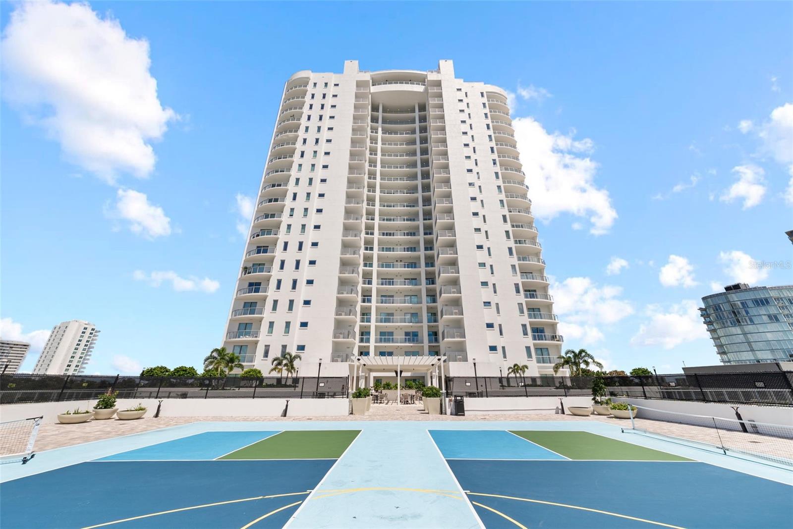 ALTURA BAYSHORE - Residential
