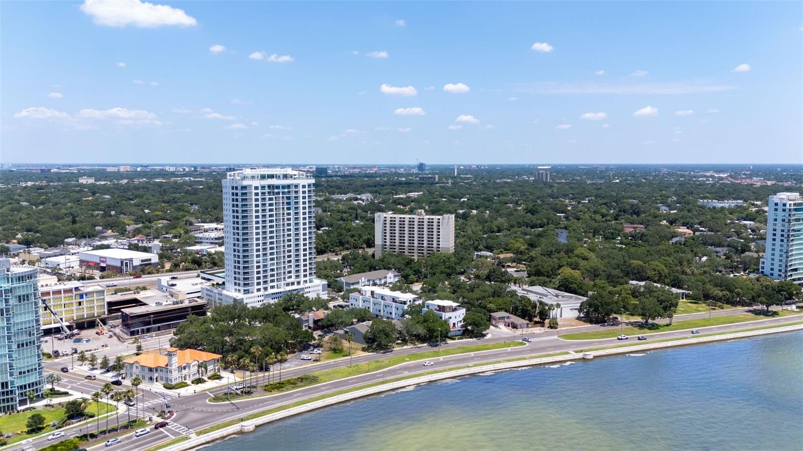 ALTURA BAYSHORE - Residential