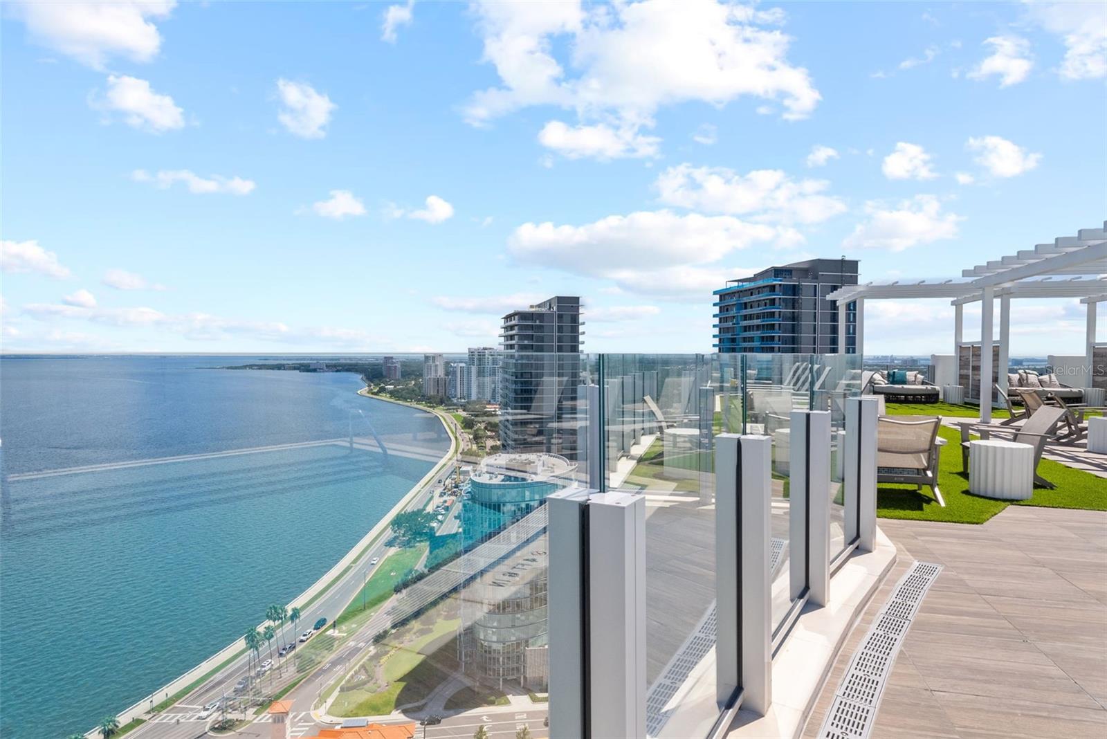 ALTURA BAYSHORE - Residential