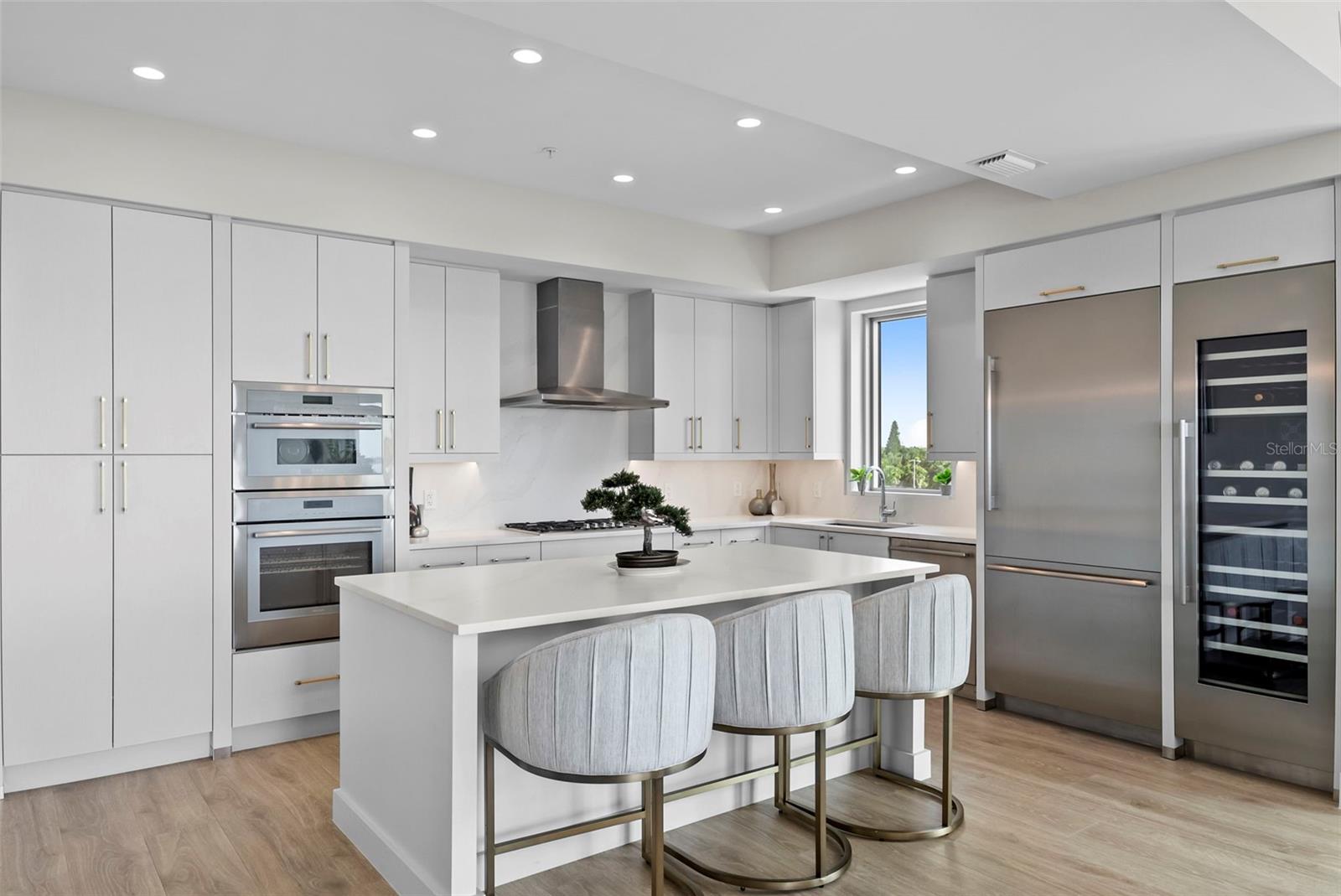 ALTURA BAYSHORE - Residential