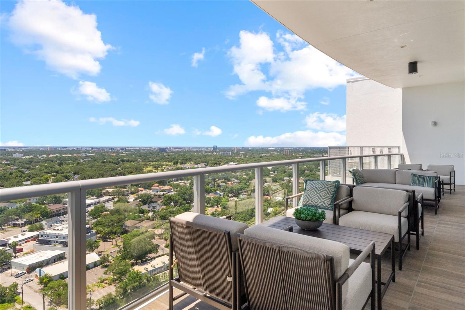 ALTURA BAYSHORE - Residential