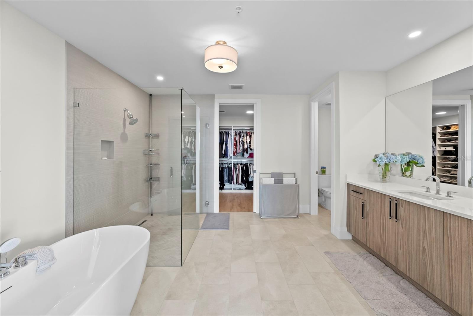 ALTURA BAYSHORE - Residential