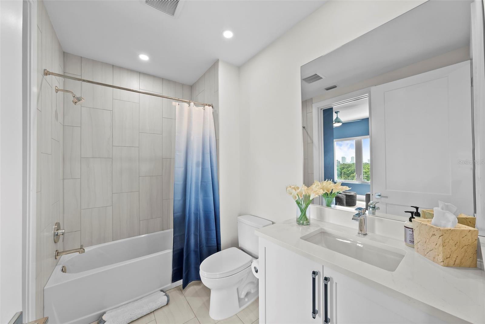 ALTURA BAYSHORE - Residential