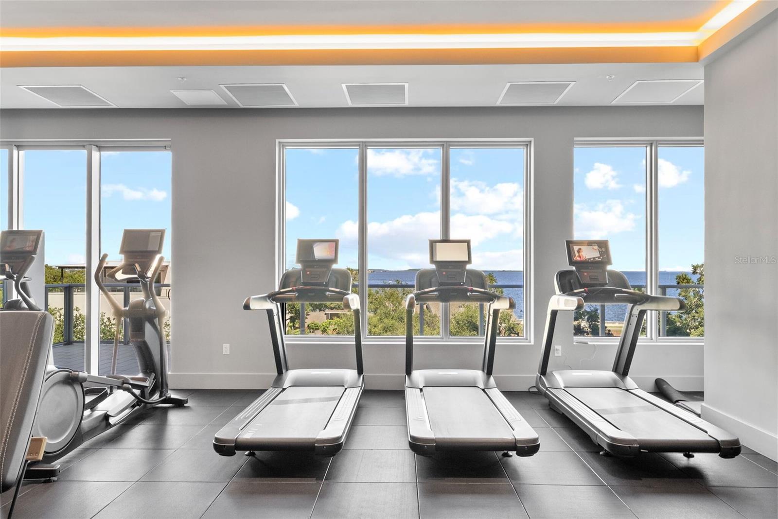 ALTURA BAYSHORE - Residential