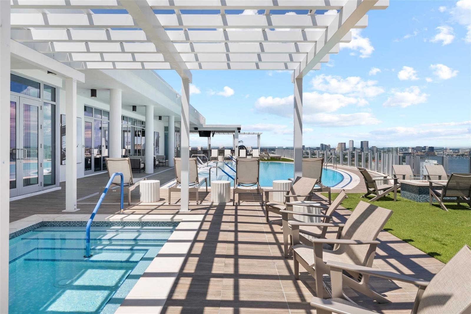 ALTURA BAYSHORE - Residential