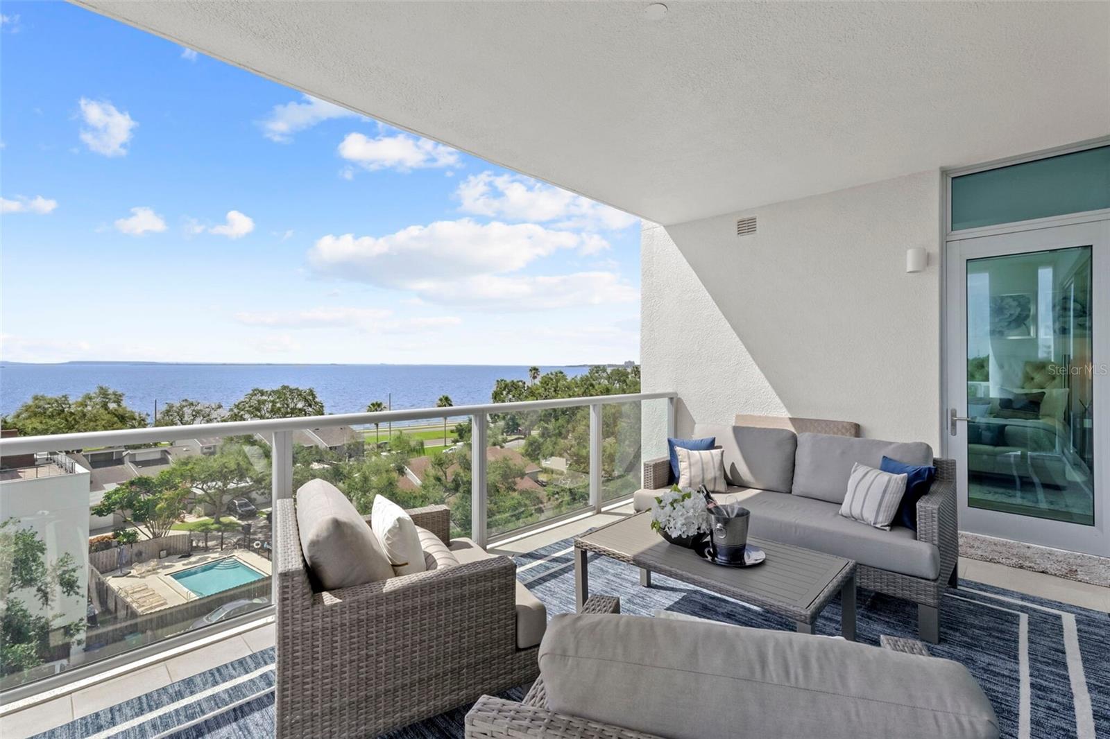 ALTURA BAYSHORE - Residential