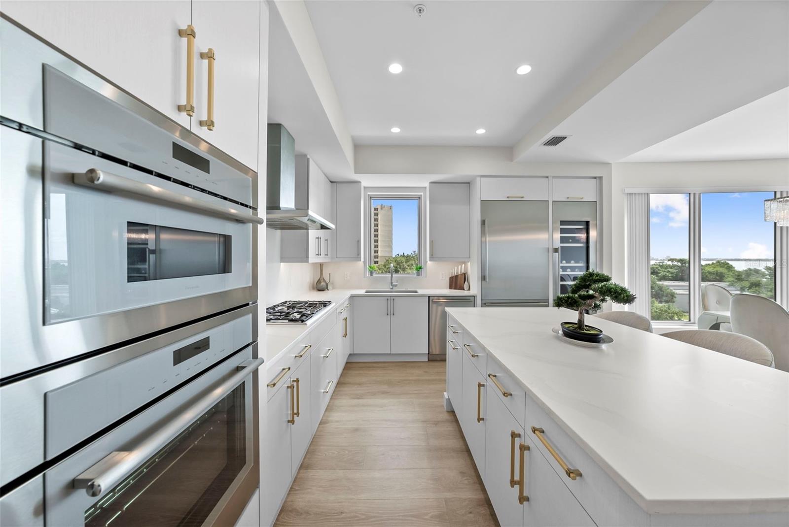 ALTURA BAYSHORE - Residential