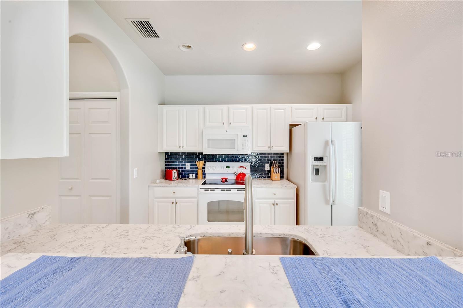 TOWNHOMES AT LIGHTHOUSE COVE II CONDO - Residential Lease