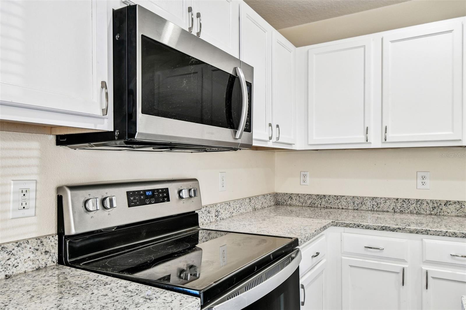 SUNSET POINTE TWNHMS - Residential