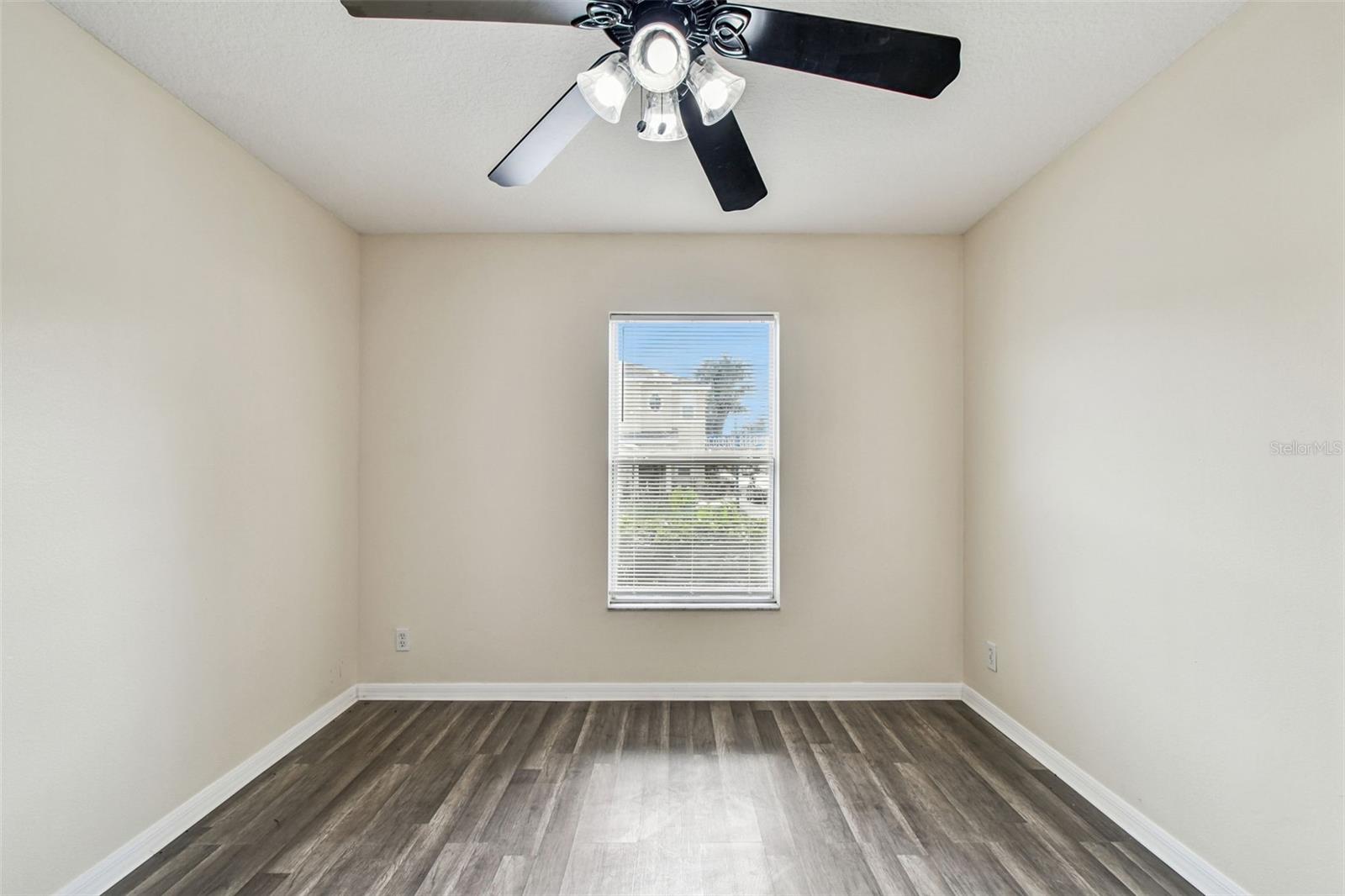 SUNSET POINTE TWNHMS - Residential