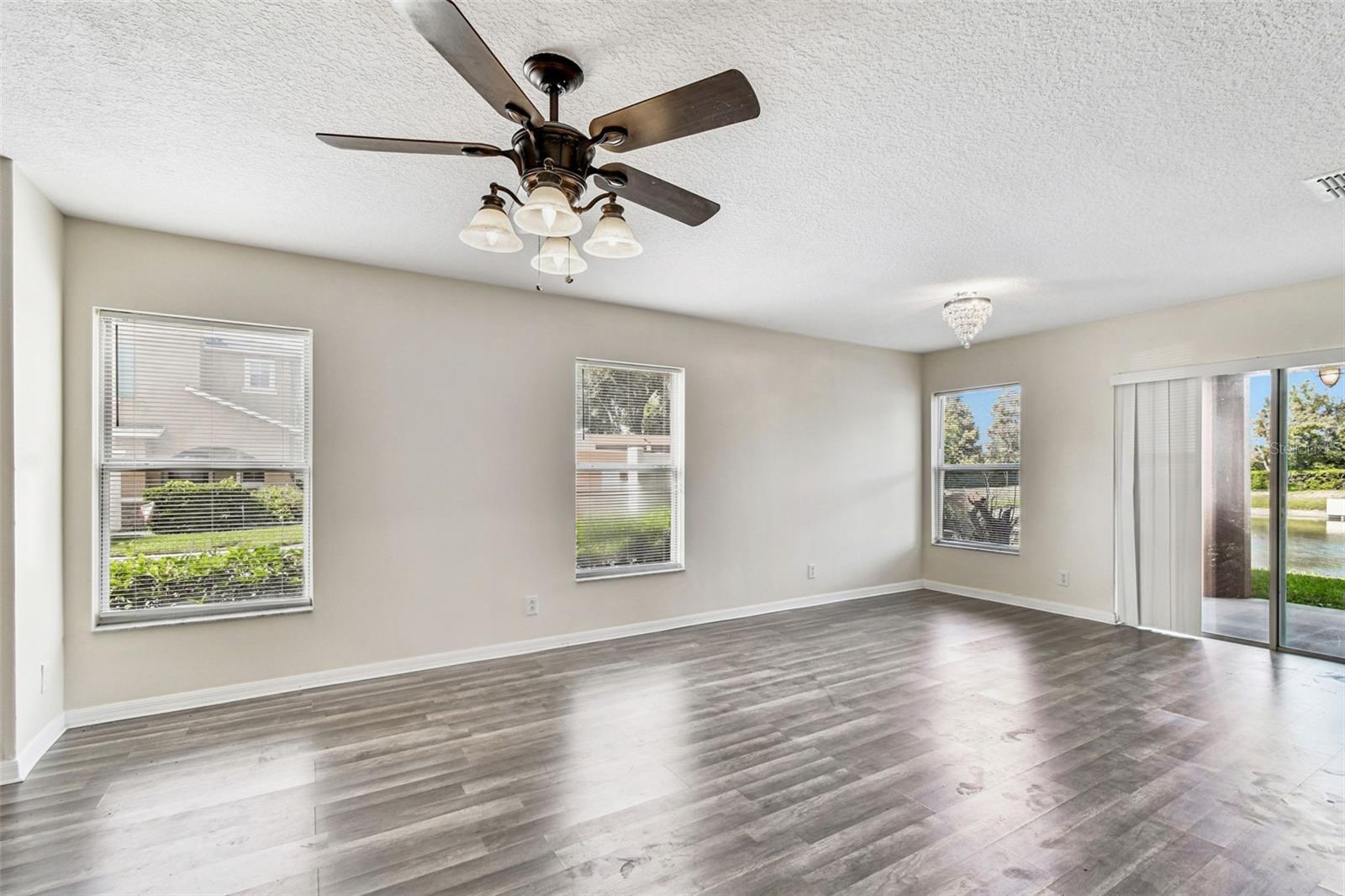 SUNSET POINTE TWNHMS - Residential