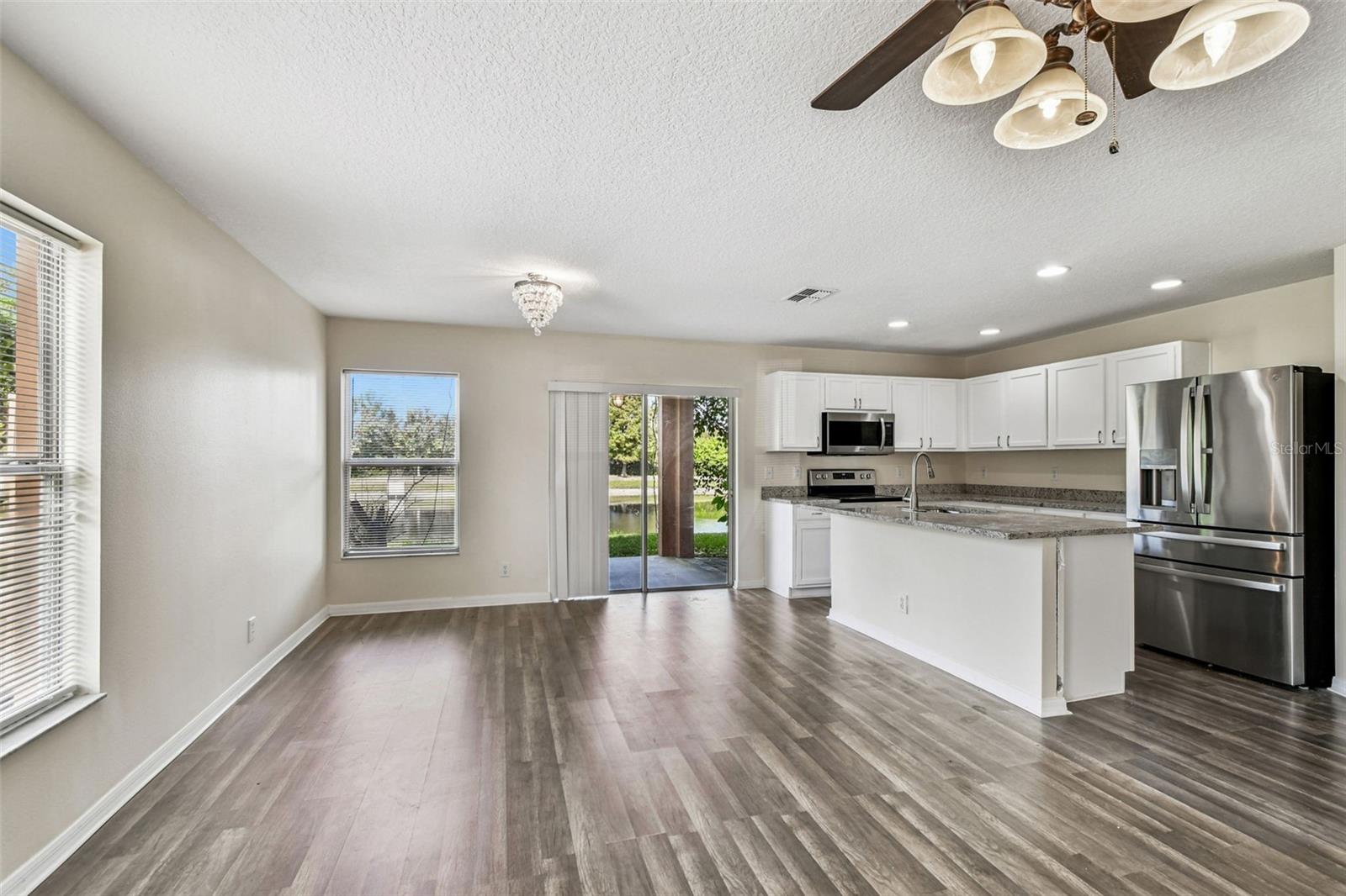 SUNSET POINTE TWNHMS - Residential