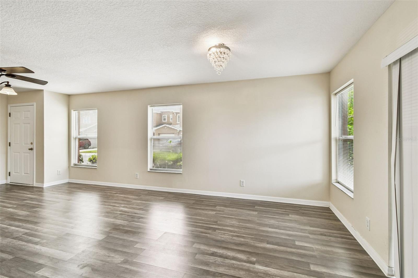 SUNSET POINTE TWNHMS - Residential