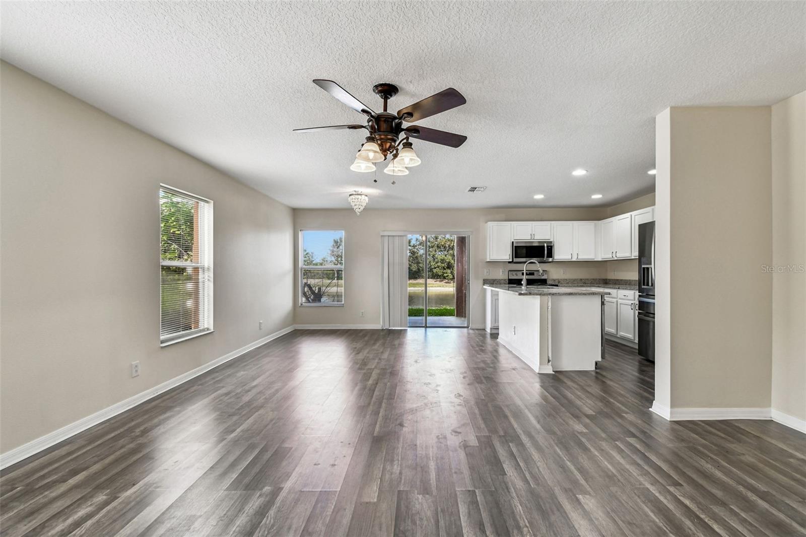 SUNSET POINTE TWNHMS - Residential