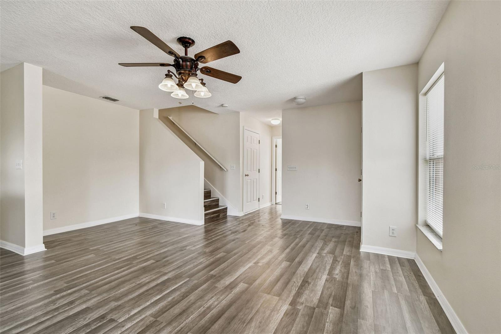 SUNSET POINTE TWNHMS - Residential