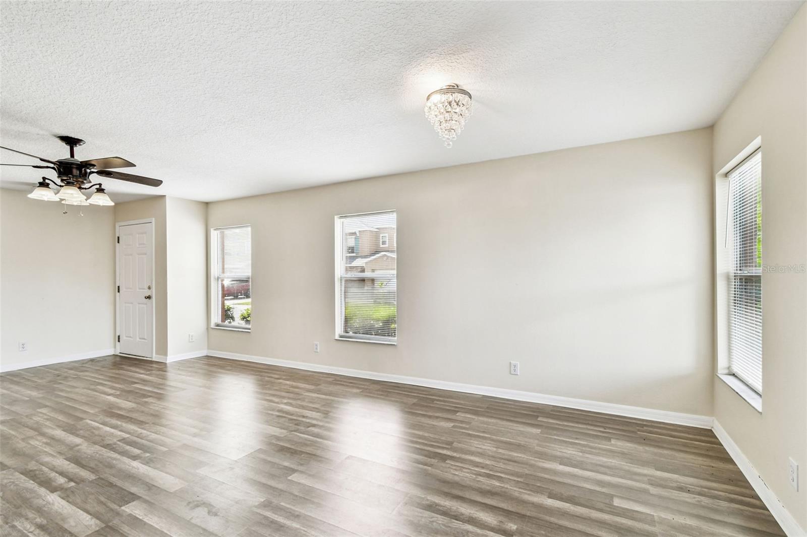 SUNSET POINTE TWNHMS - Residential