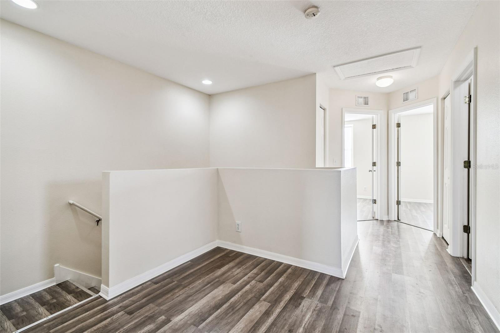 SUNSET POINTE TWNHMS - Residential