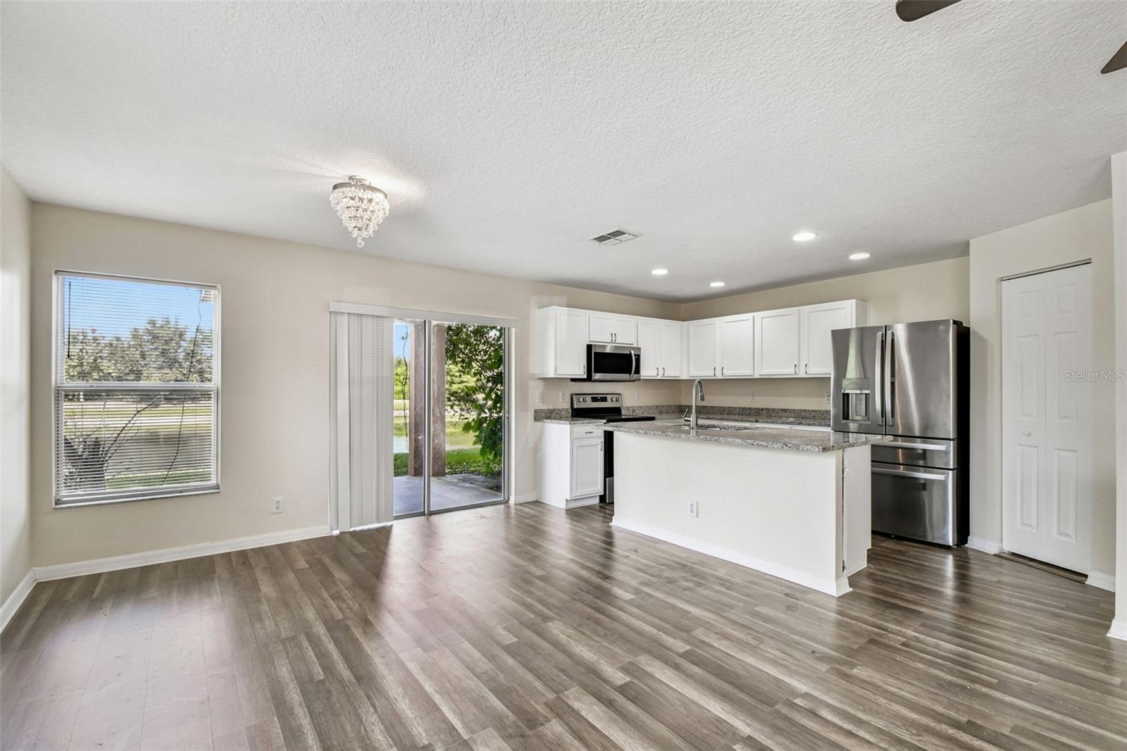 SUNSET POINTE TWNHMS - Residential