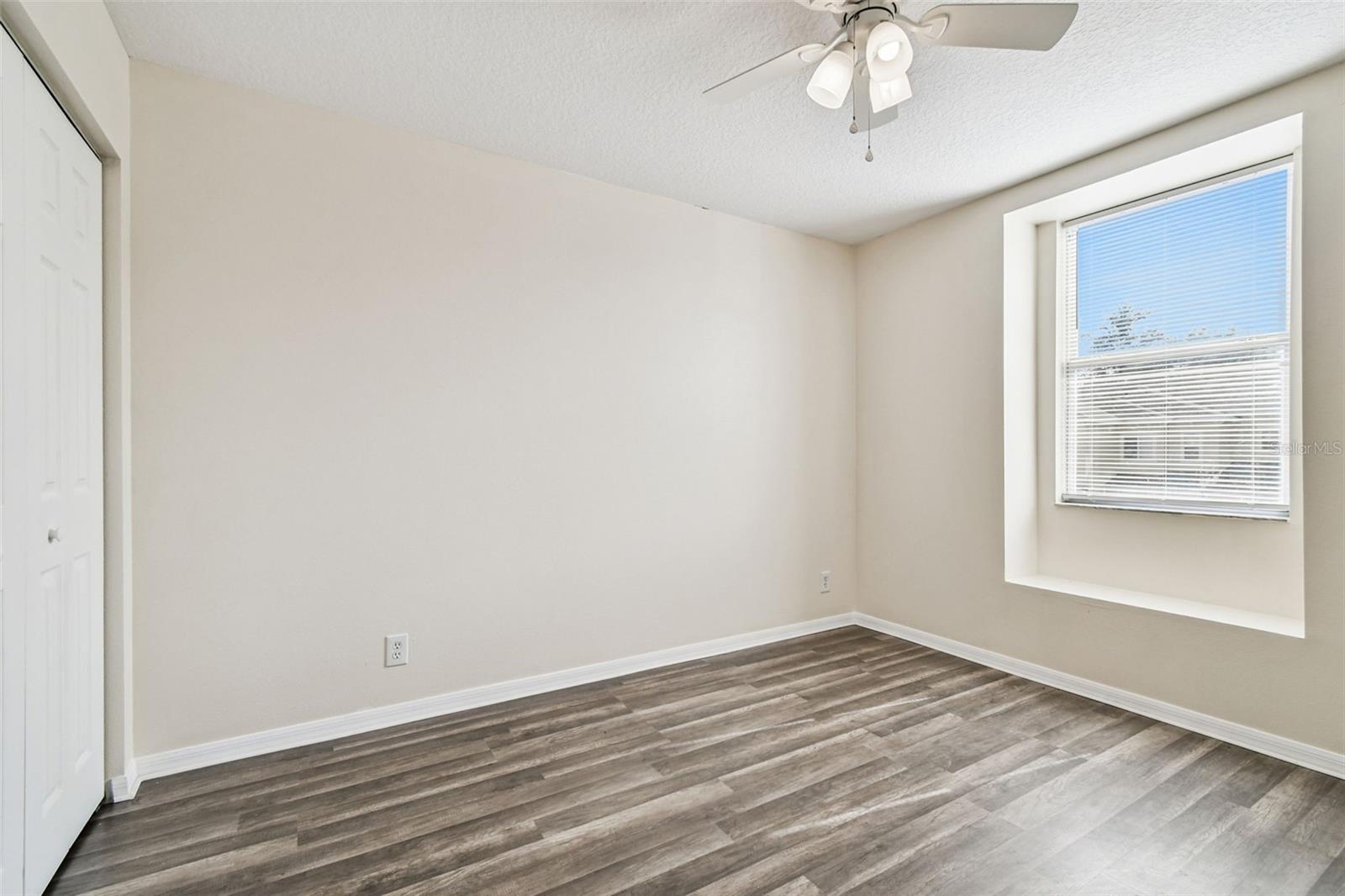 SUNSET POINTE TWNHMS - Residential