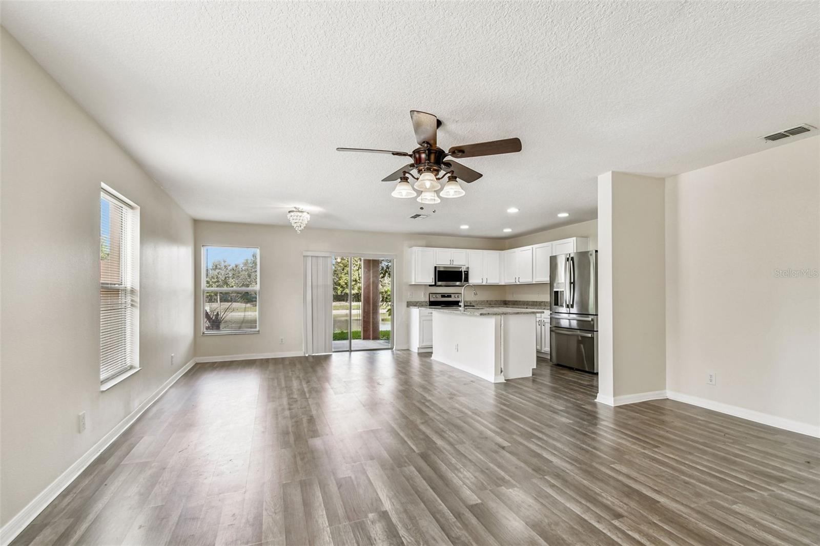 SUNSET POINTE TWNHMS - Residential