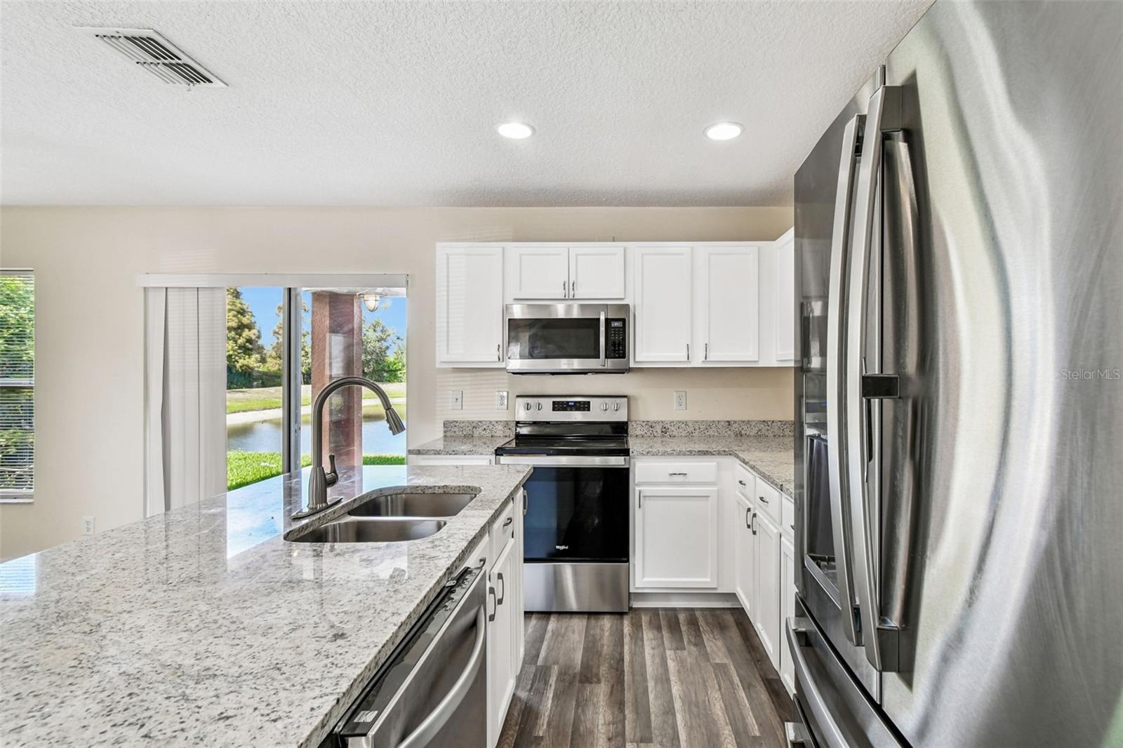 SUNSET POINTE TWNHMS - Residential