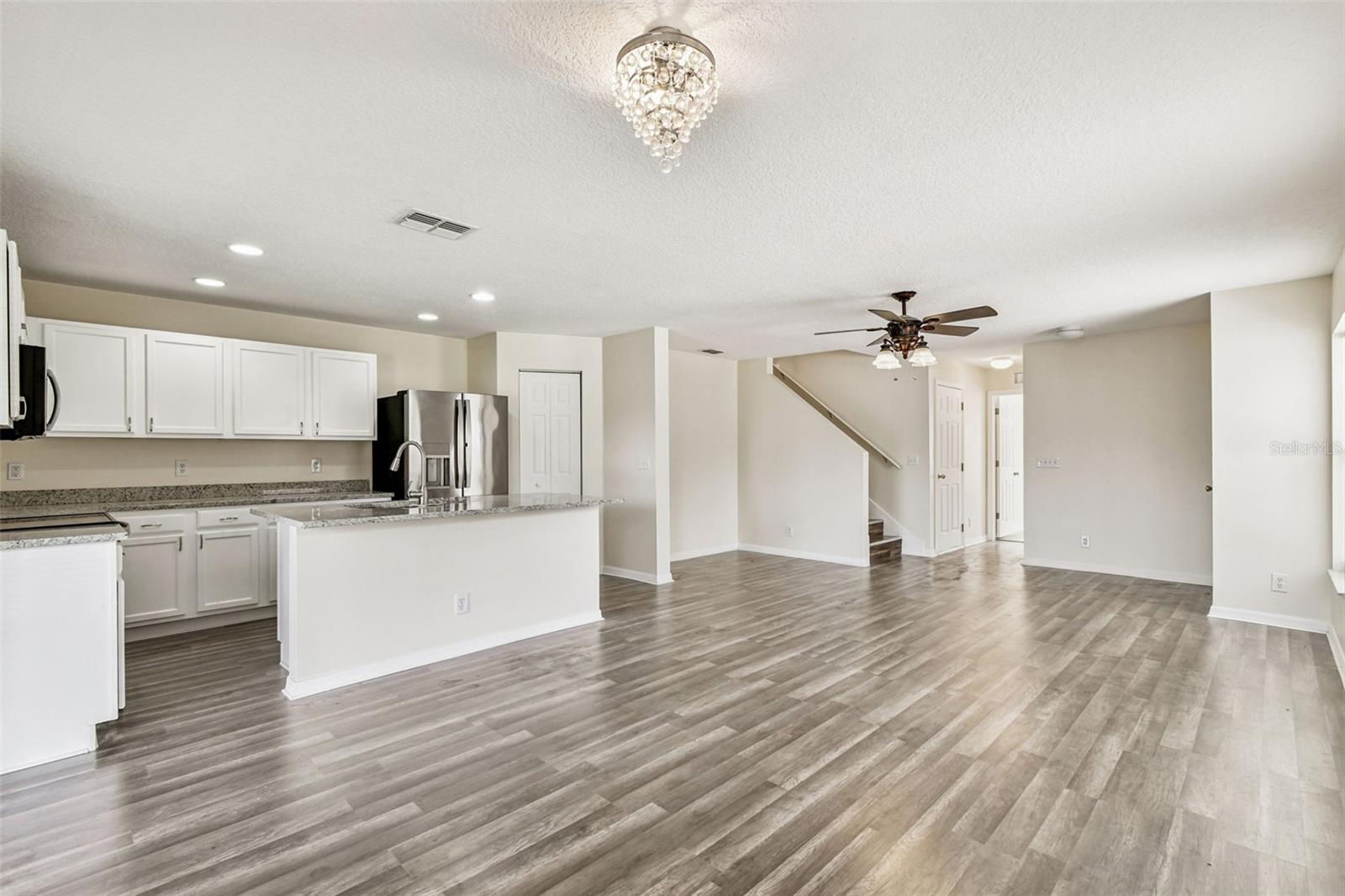 SUNSET POINTE TWNHMS - Residential