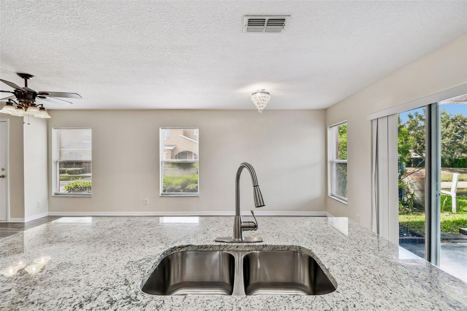 SUNSET POINTE TWNHMS - Residential