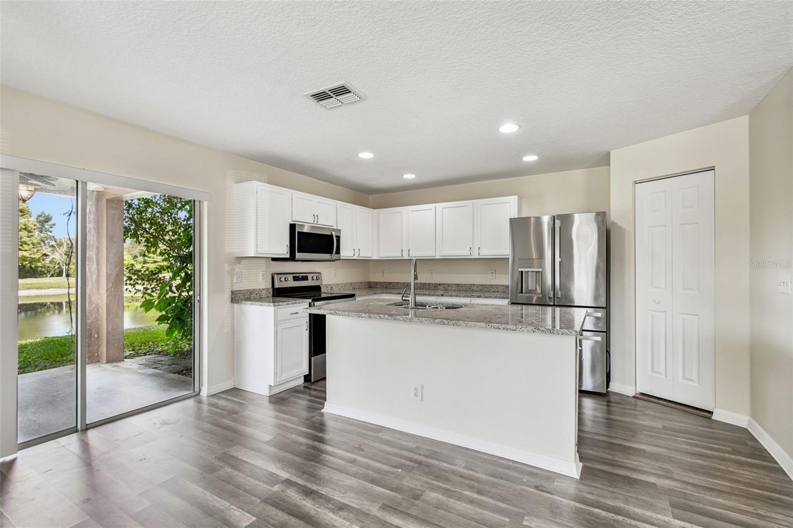 SUNSET POINTE TWNHMS - Residential