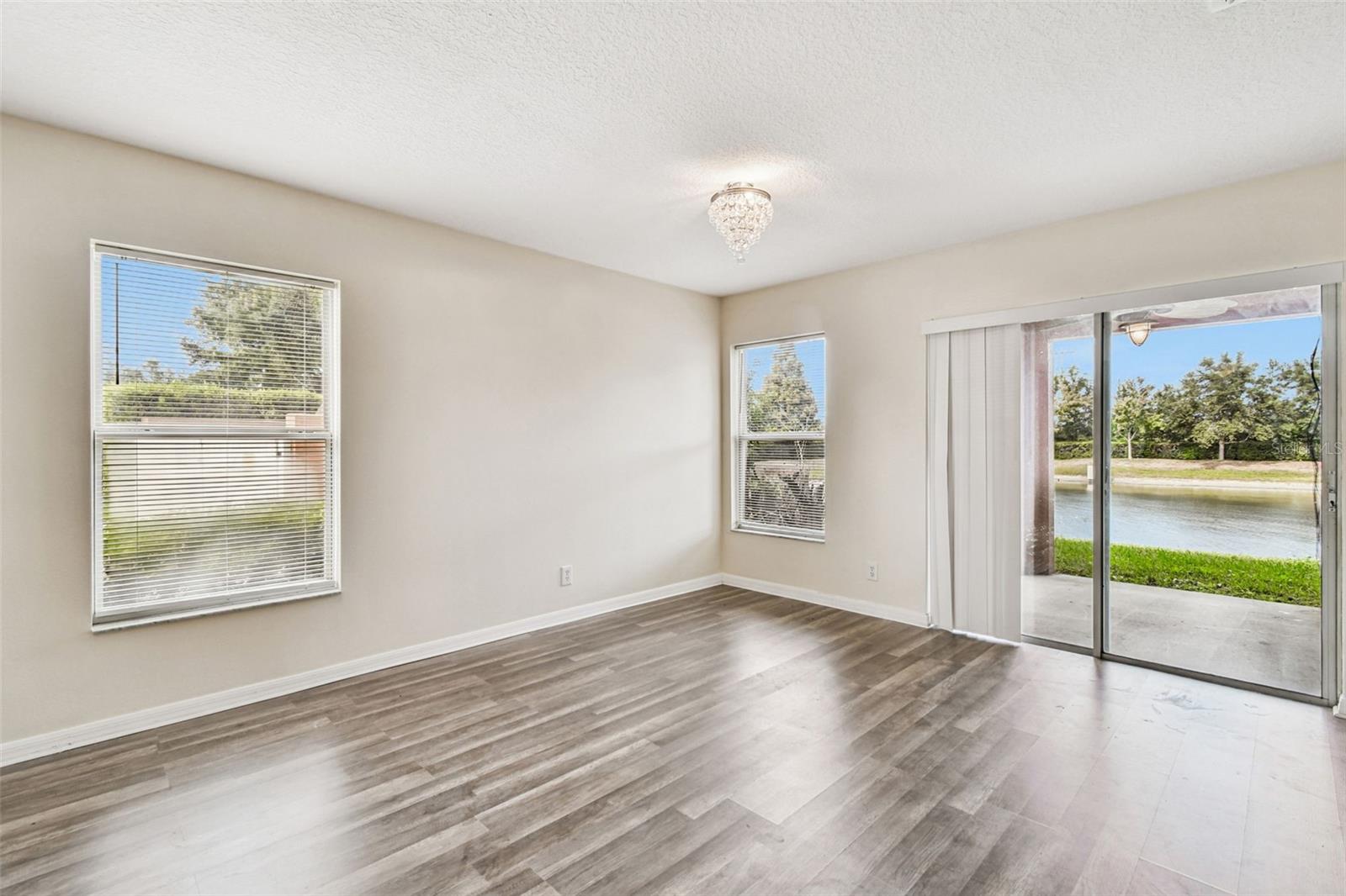 SUNSET POINTE TWNHMS - Residential