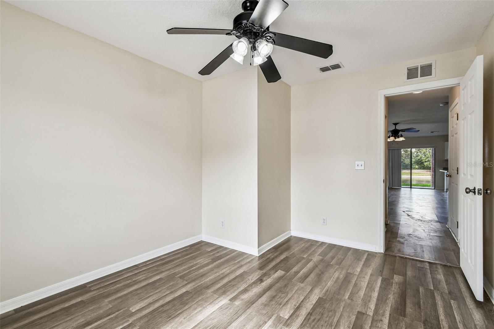 SUNSET POINTE TWNHMS - Residential