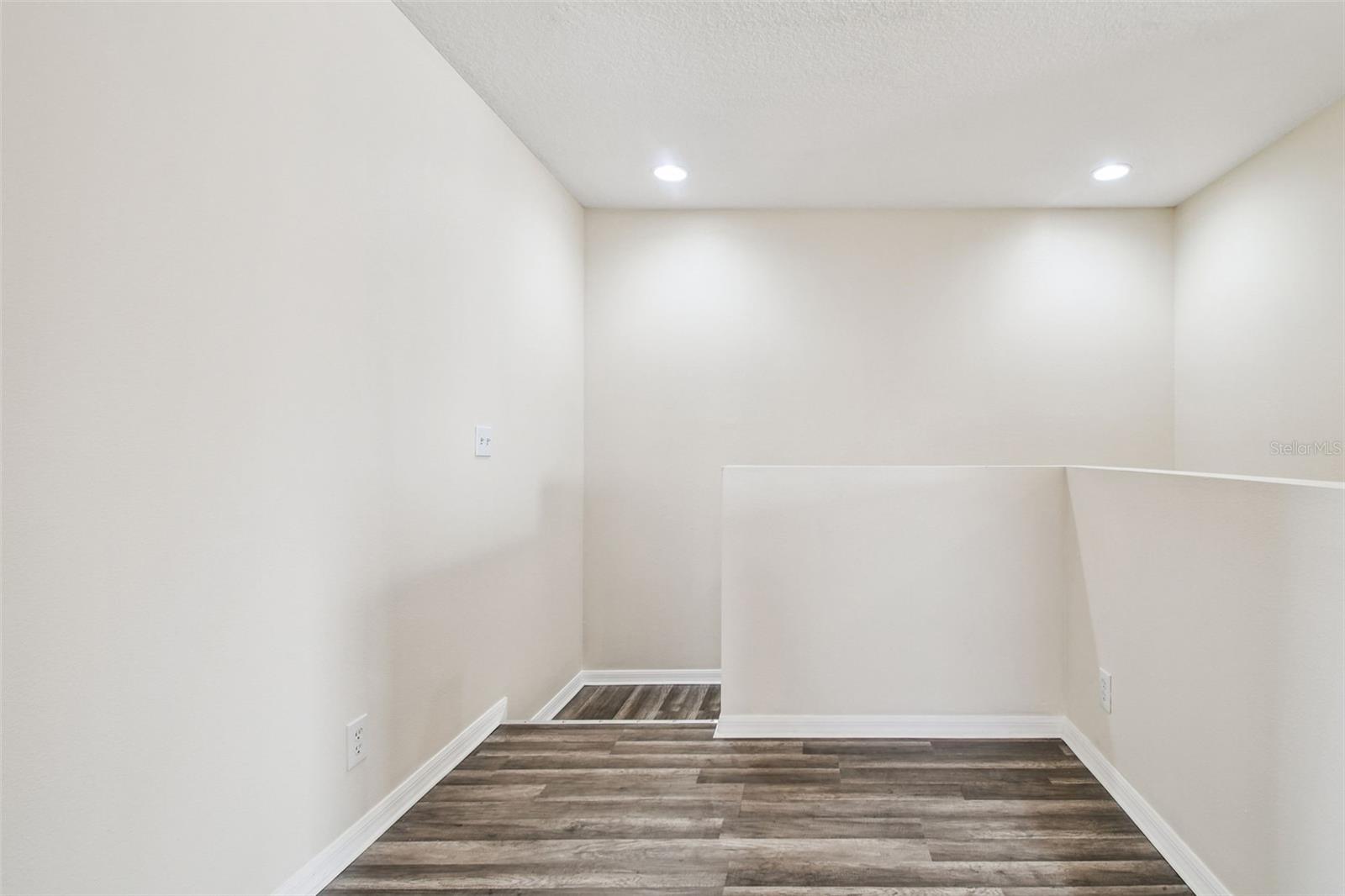 SUNSET POINTE TWNHMS - Residential