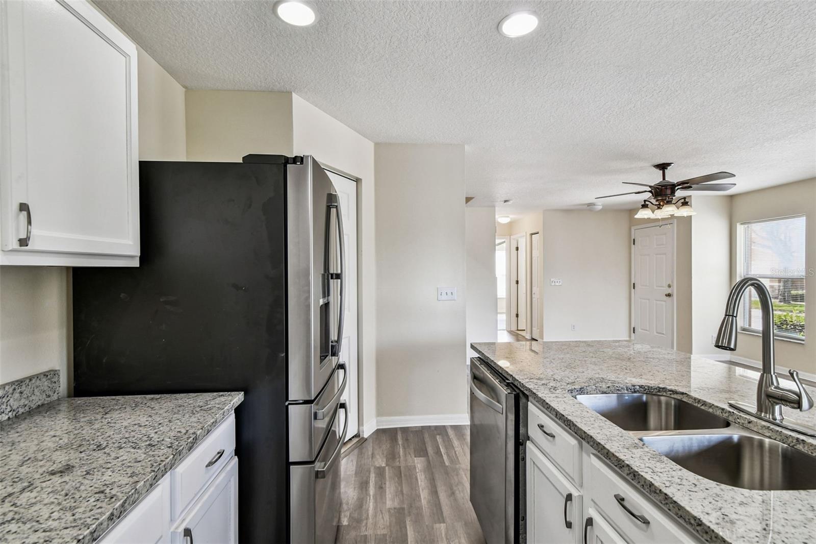 SUNSET POINTE TWNHMS - Residential