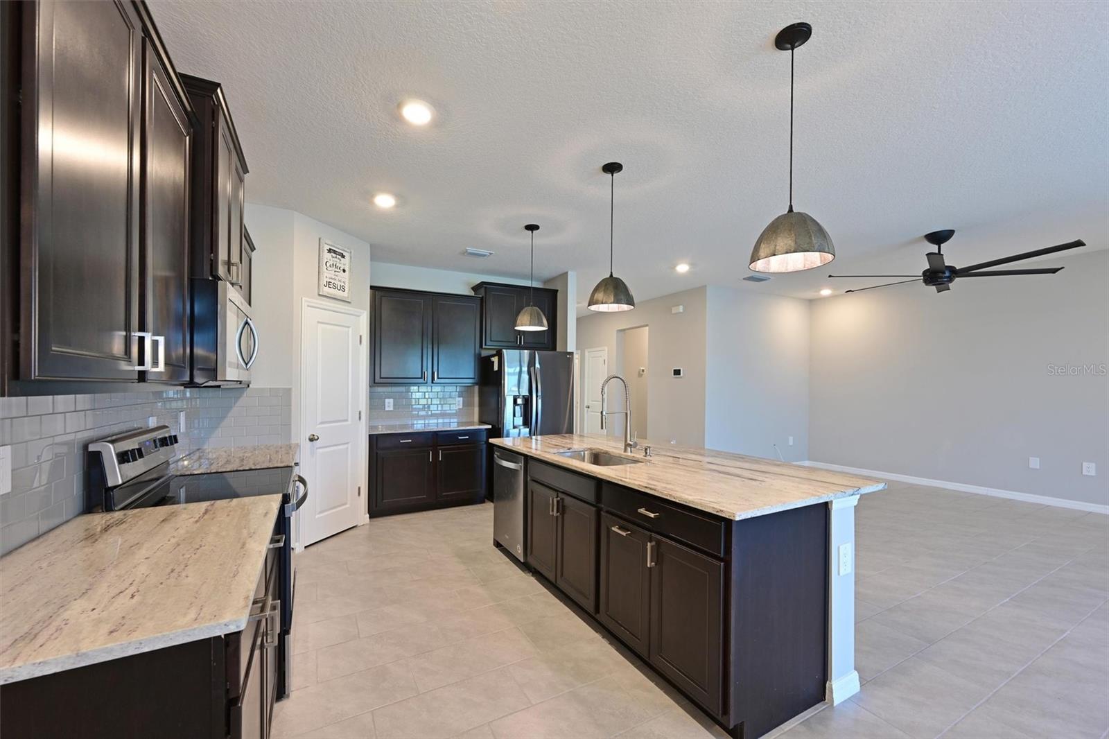 PROMENADE ESTATES PH I - Residential