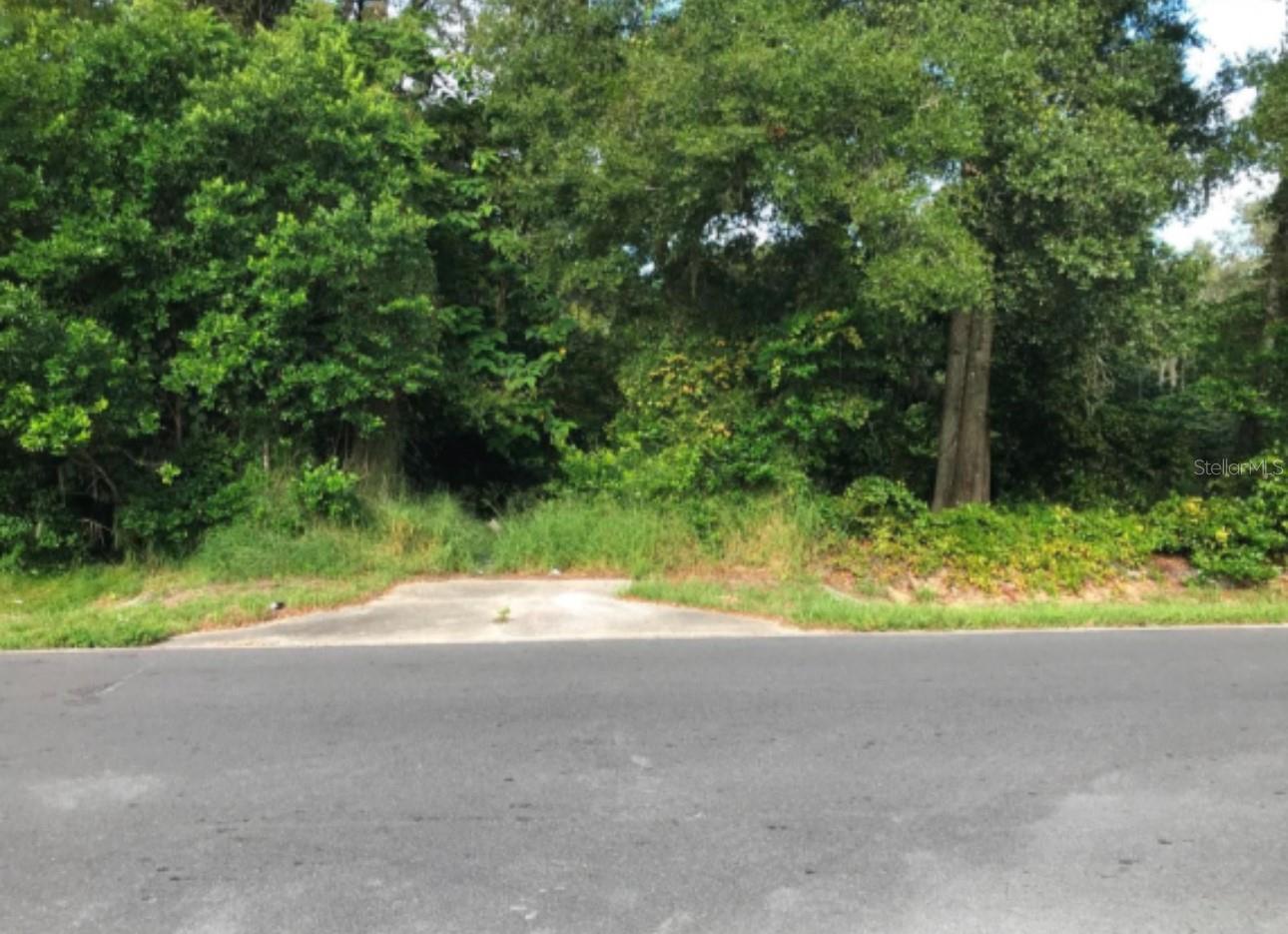 Great location for your next home. Vacant lot in the hart of Apopka, FL