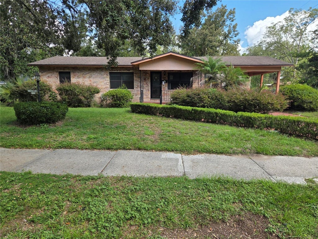 Photo of 2212 NE 8th Avenue, Gainesville, FL 32641 (MLS # GC543754)
