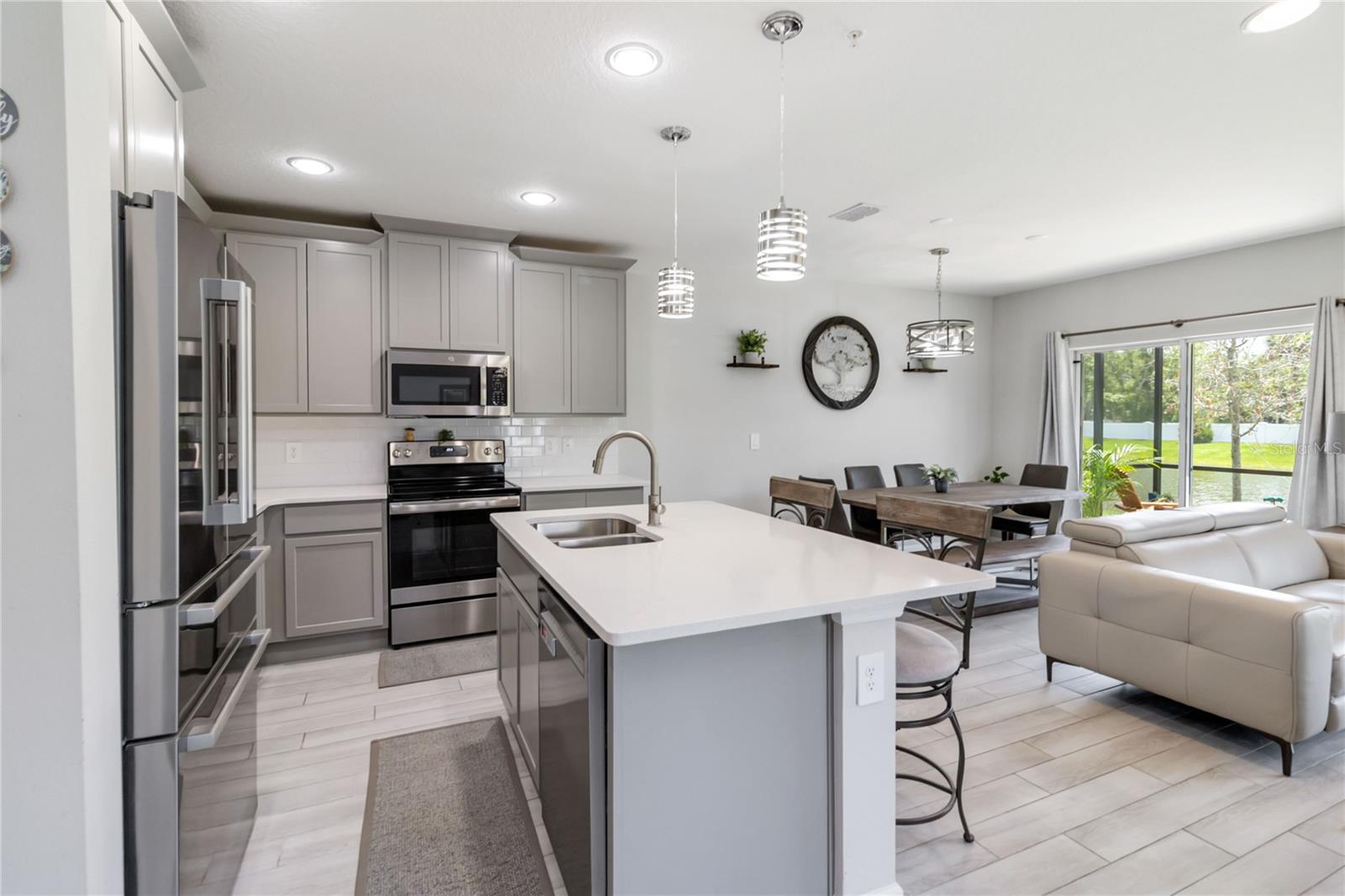 TOWNS AT LAKE MONROE COMMONS - Residential