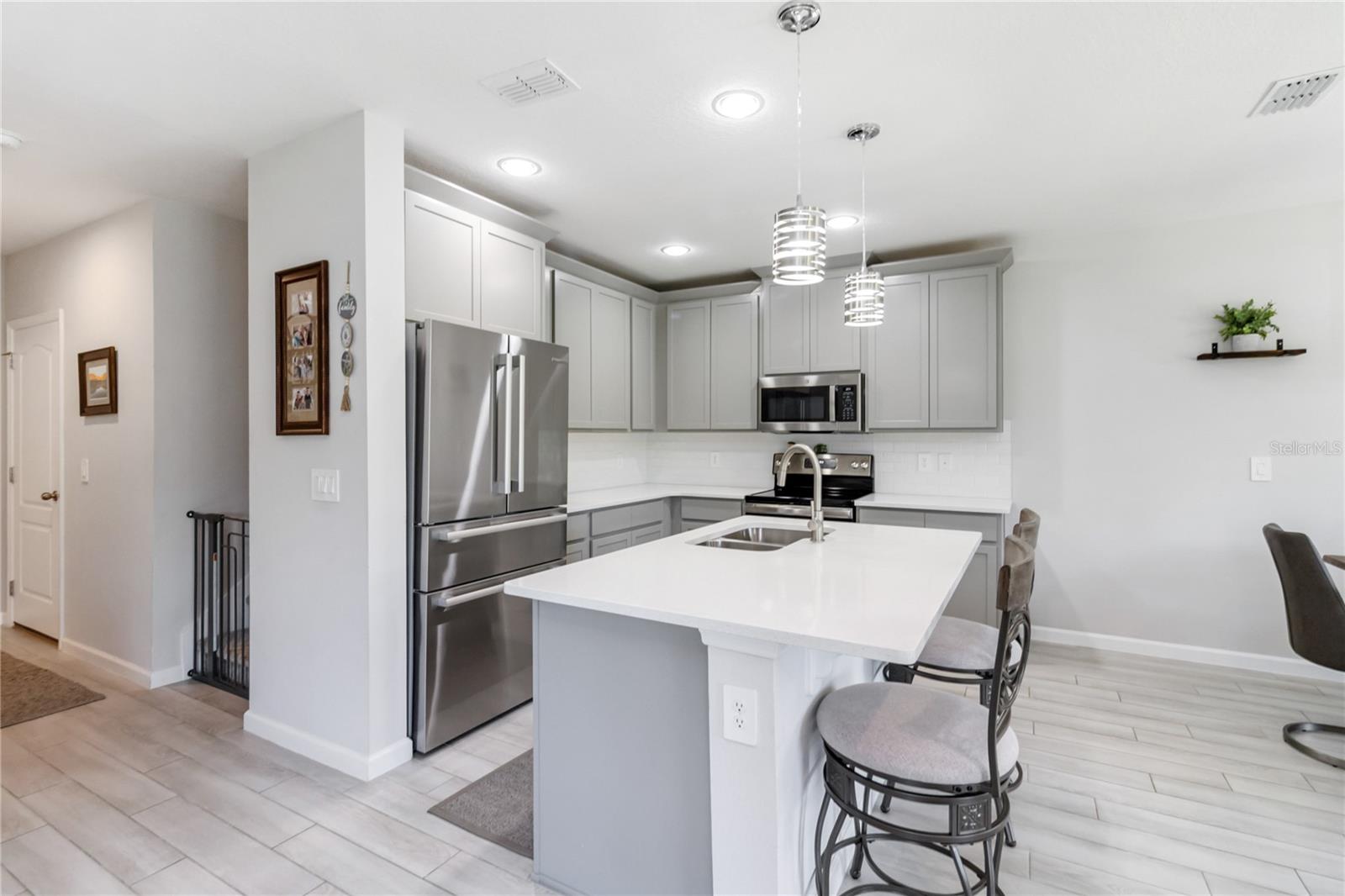 TOWNS AT LAKE MONROE COMMONS - Residential