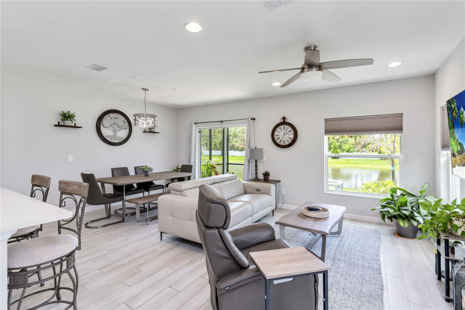 TOWNS AT LAKE MONROE COMMONS - Residential